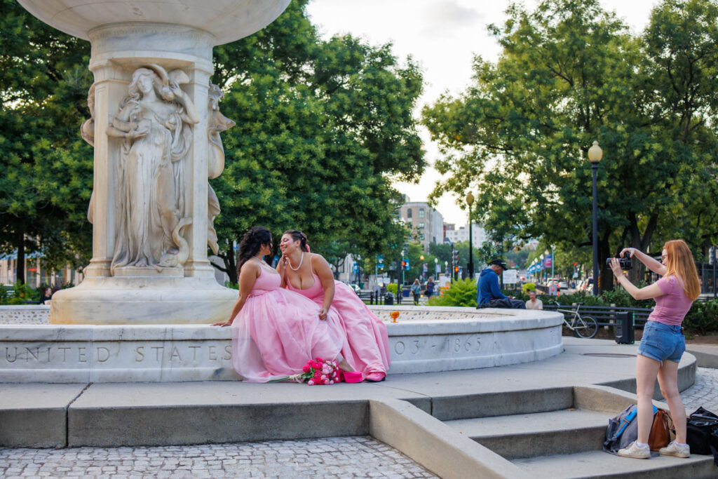 Die Fotografin Hailey Berg bei ihrem Hochzeitsshooting mit Amber Singh und Frankie Deranbu - Foto: © Bernd Lammel