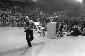 Wolf Biermann bei seinem berühmtesten Konzert: In der Kölner Sporthalle im November 1976. © Wolfgang Steche