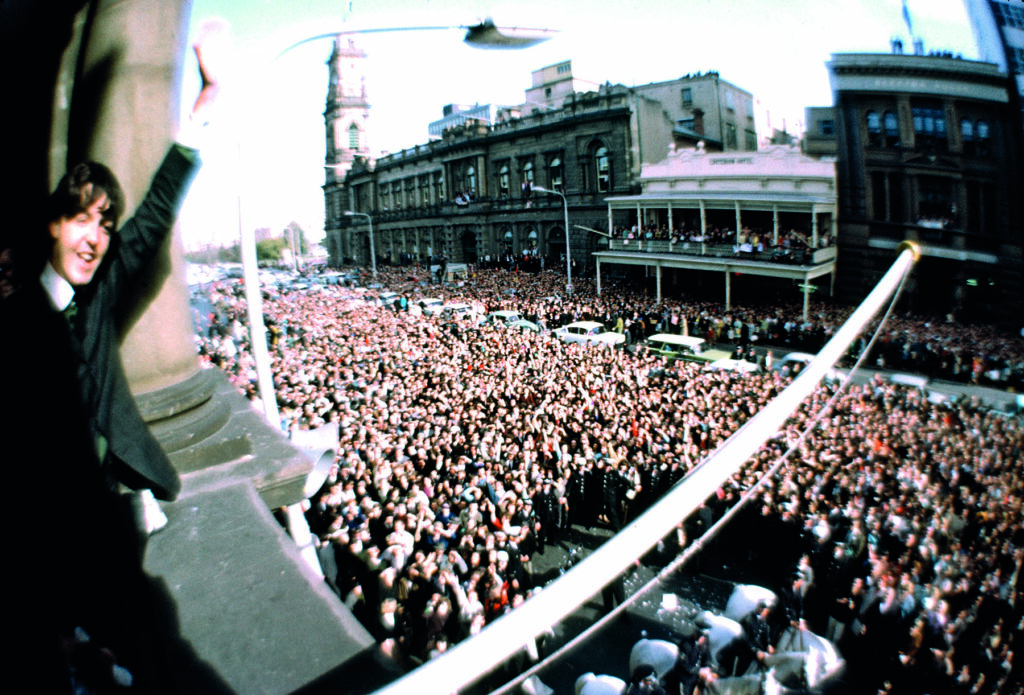 Empfang in Adelaide, Australien 1964 - Paul McCartney links im Bild - © G.H. Estate Limited